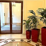 Appartement Pierre Charron C *
