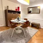 Apartment Pierre Charron C Paris