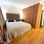 Pierre Charron C Apartment *
