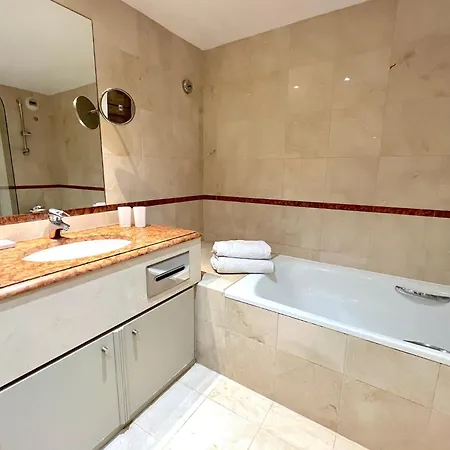 Pierre Charron Appartement