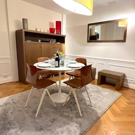 Appartement Pierre Charron Paris