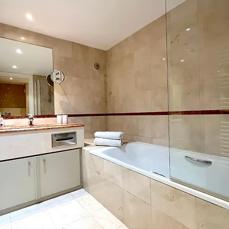 Pierre Charron Appartement